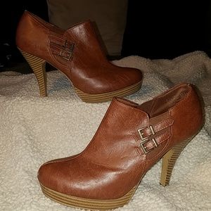 Fioni Shoes Brown Bootie Heels Faux Leather Size 9